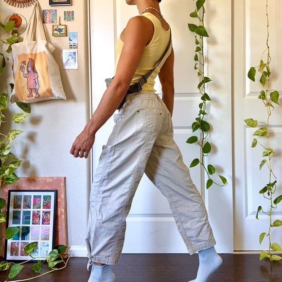 Vintage Y2K Khaki Capri Pants - Picture 6 of 7